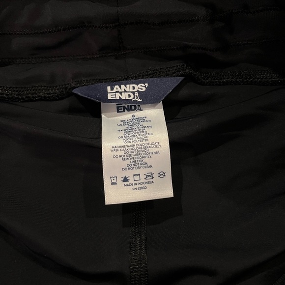 Lands End swim skirt-black like new. Pockets. Very well made; dark black size 8. - Picture 2 of 3